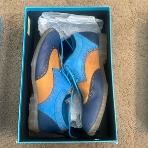 Good condition multi colored John Fluevog’s. Super comfy. Size 10